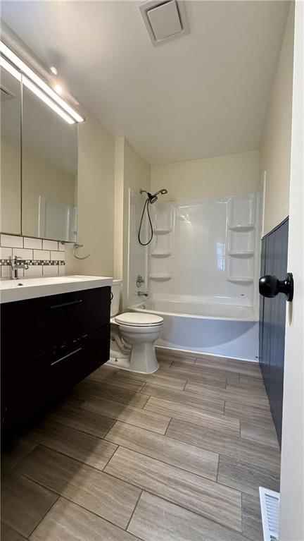 1806 Gates Drive W — photo 13