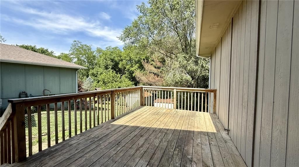 1806 Gates Drive W — photo 25