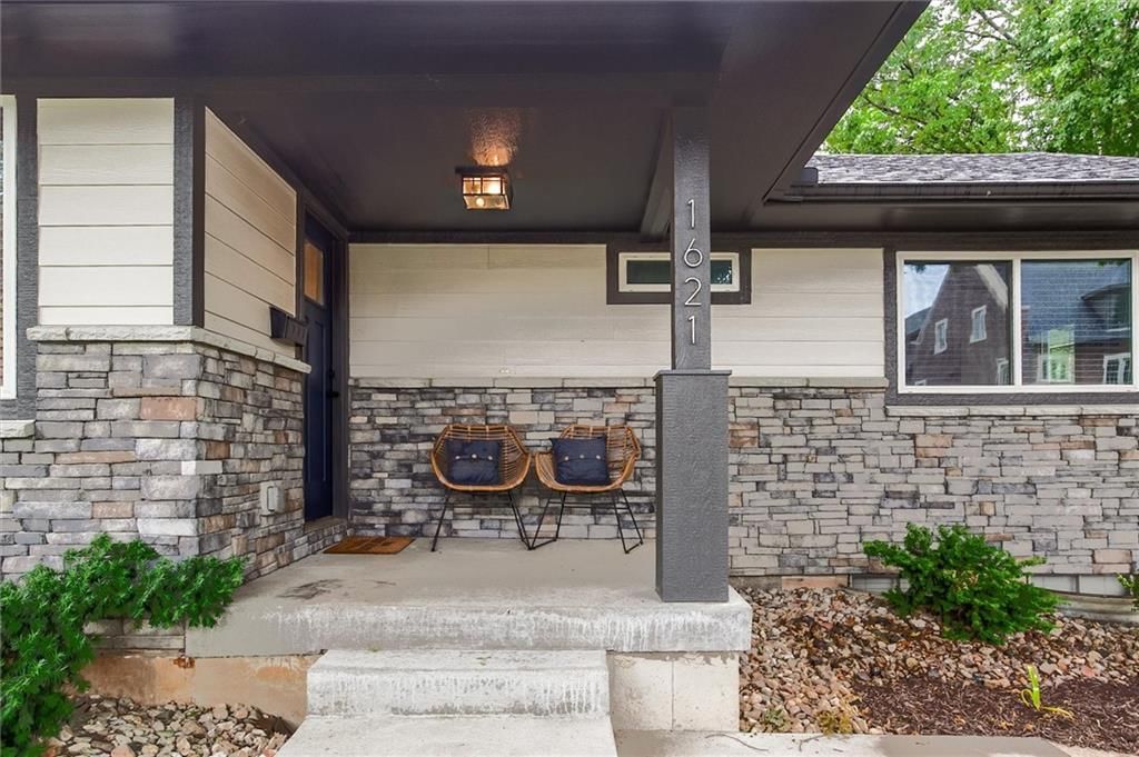 1621 Oxford Road — photo 4