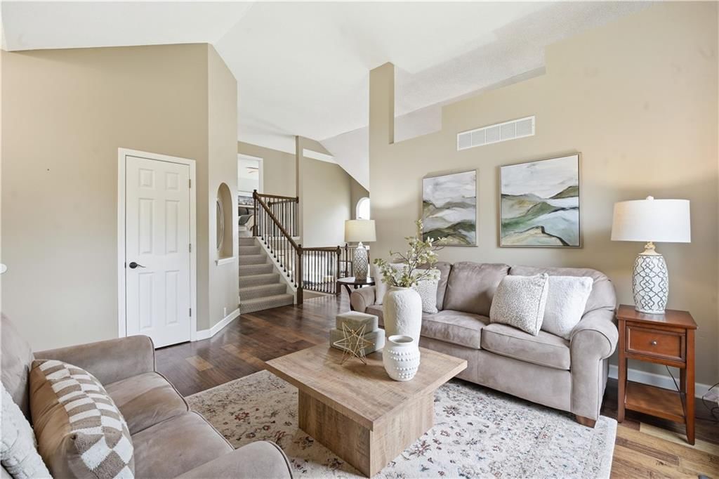 2416 SE 7th Circle — photo 3