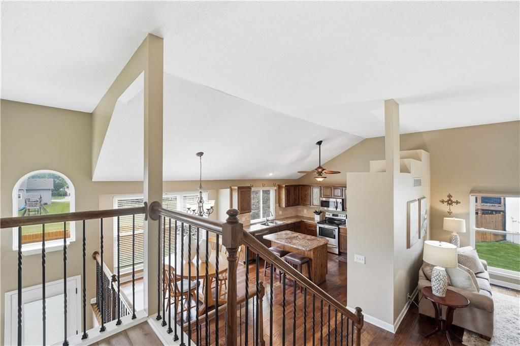 2416 SE 7th Circle — photo 4