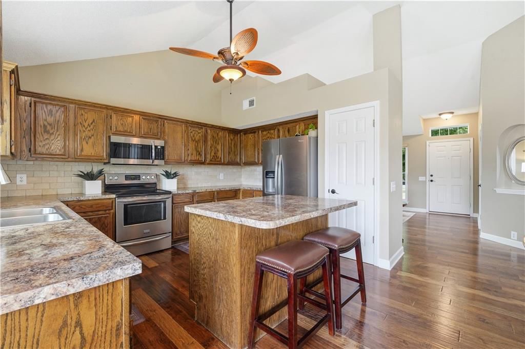 2416 SE 7th Circle — photo 9
