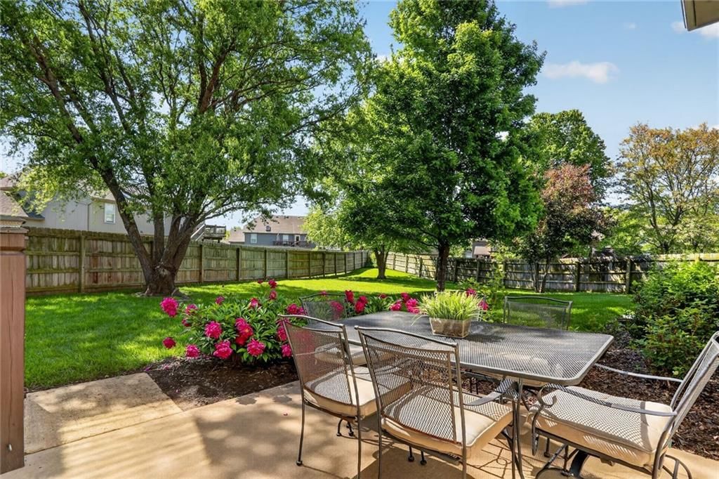11107 N MADISON Court — photo 2