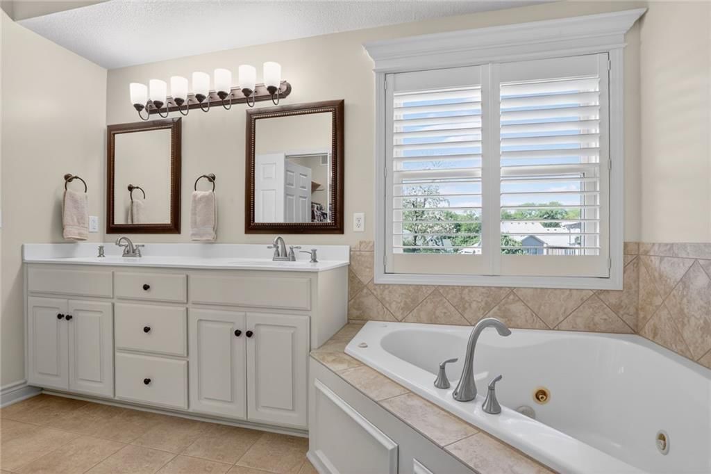 11107 N MADISON Court — photo 16