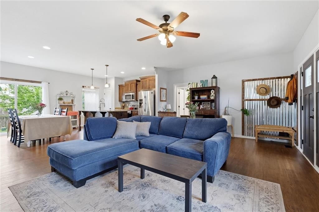 315 N Laurel Street — photo 8