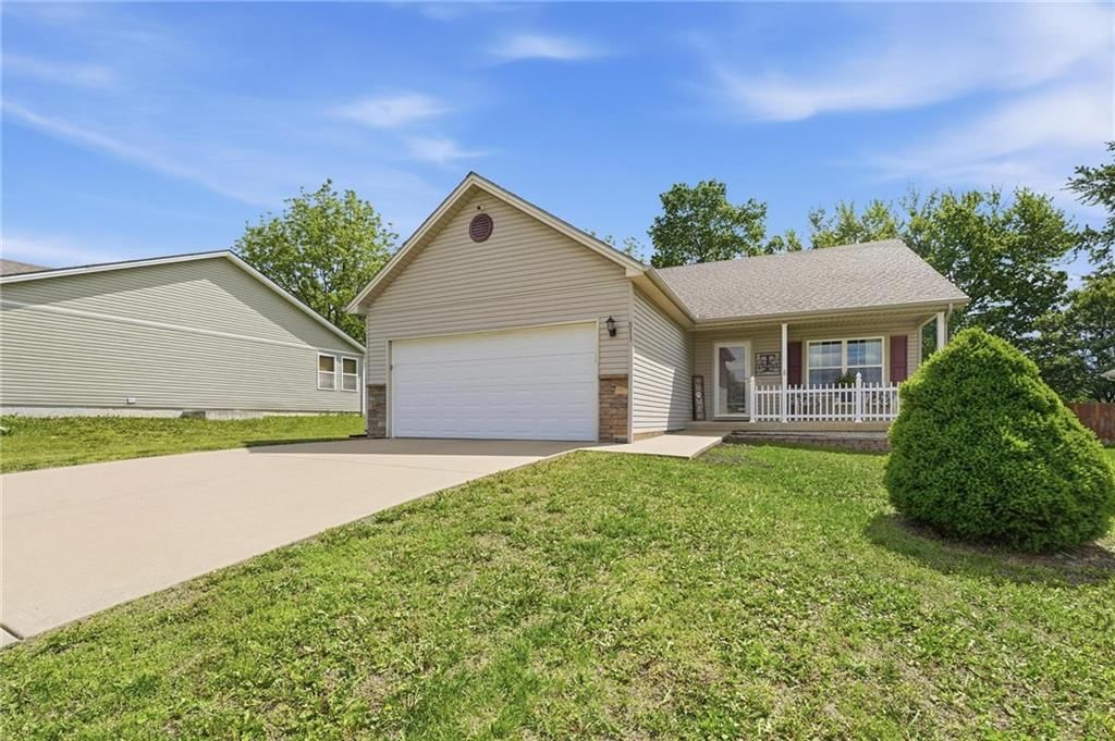 813 Emerson Drive — photo 2