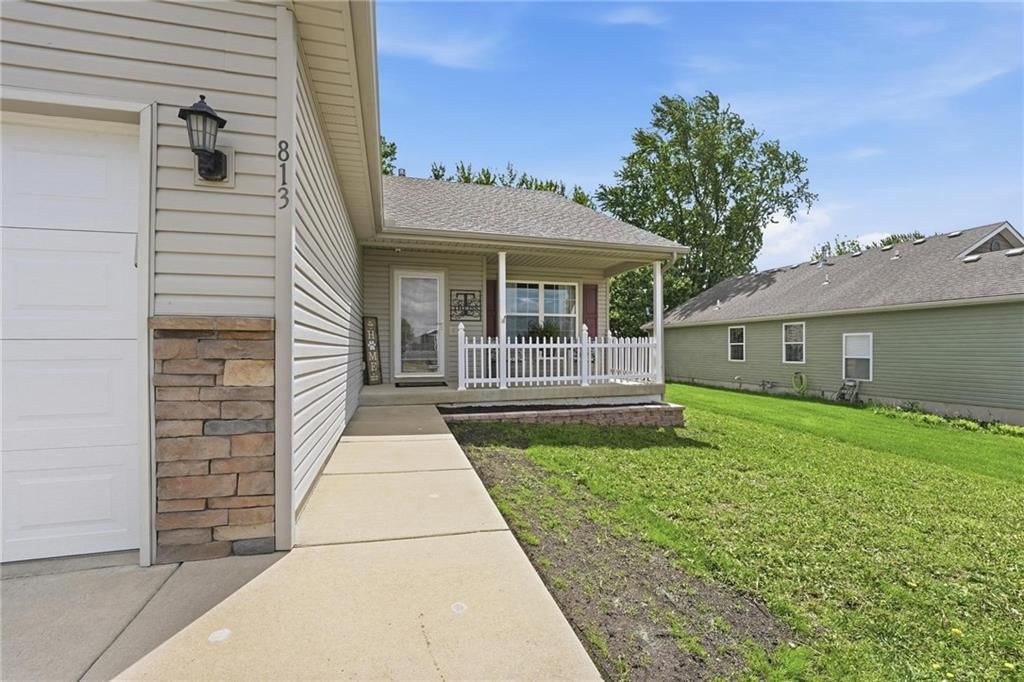 813 Emerson Drive — photo 3