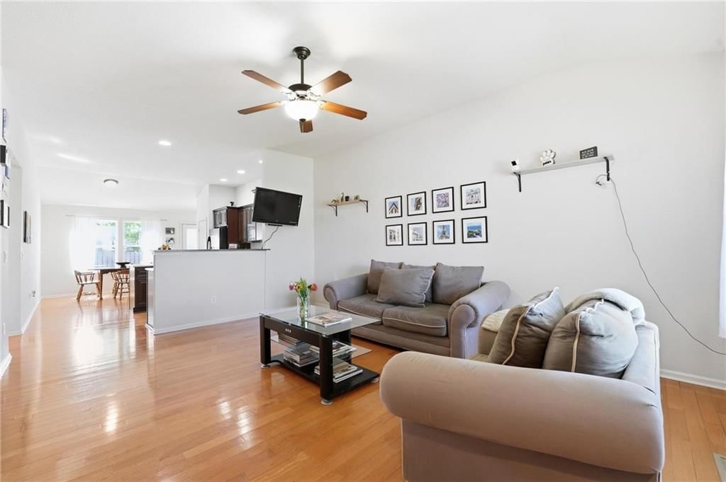 813 Emerson Drive — photo 4