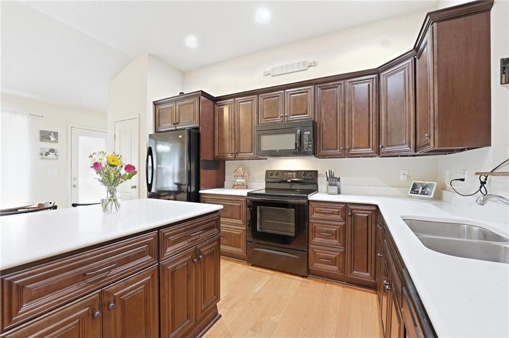 813 Emerson Drive — photo 9
