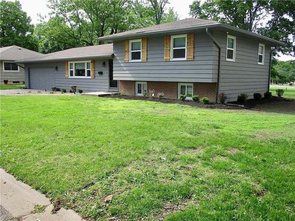 311 Jackson Avenue — photo 2