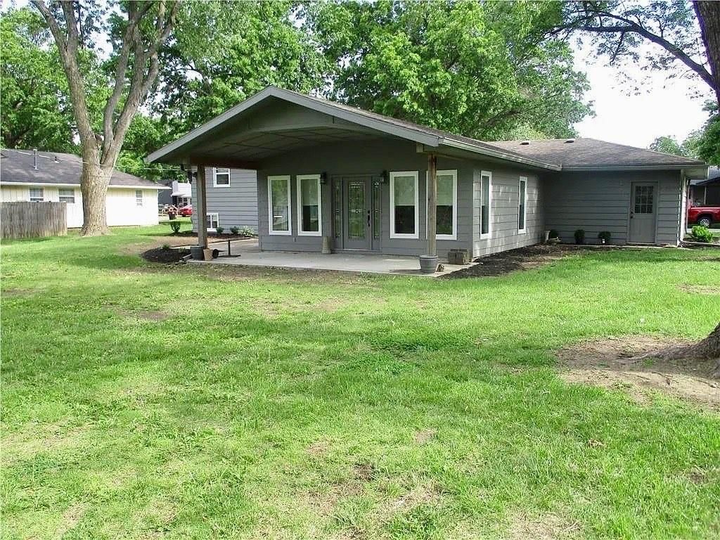 311 Jackson Avenue — photo 3