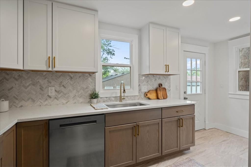 4125 Terrace Street — photo 11