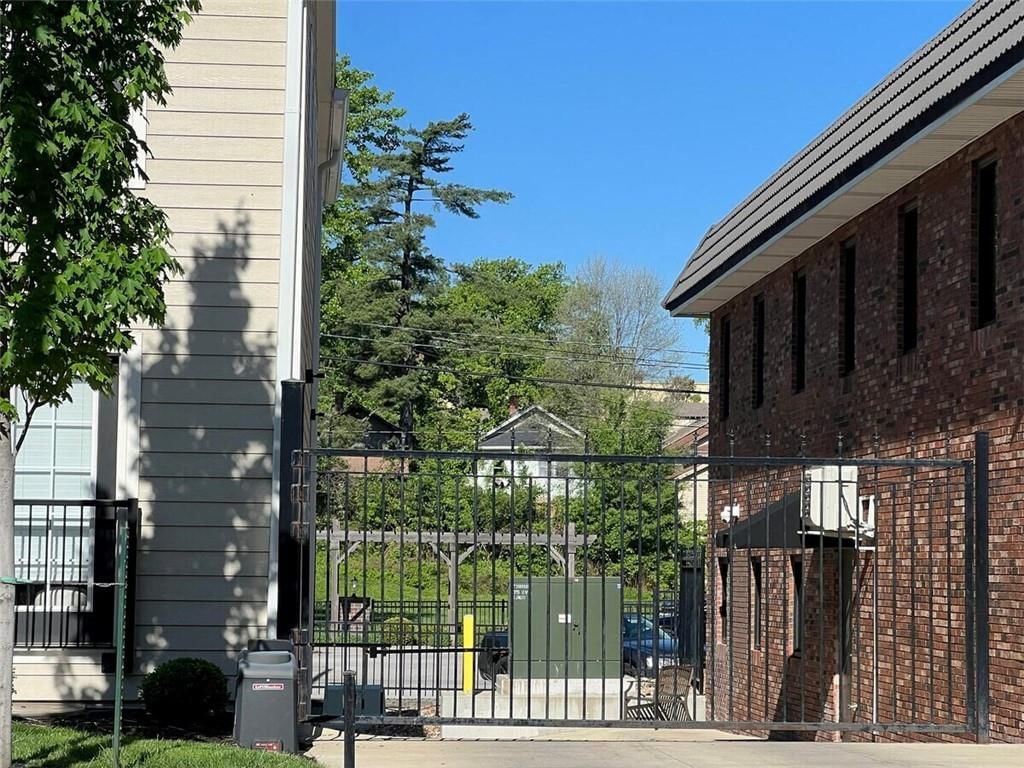 4464 Broadway Boulevard — photo 17