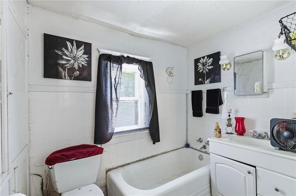 145 N White Avenue — photo 9