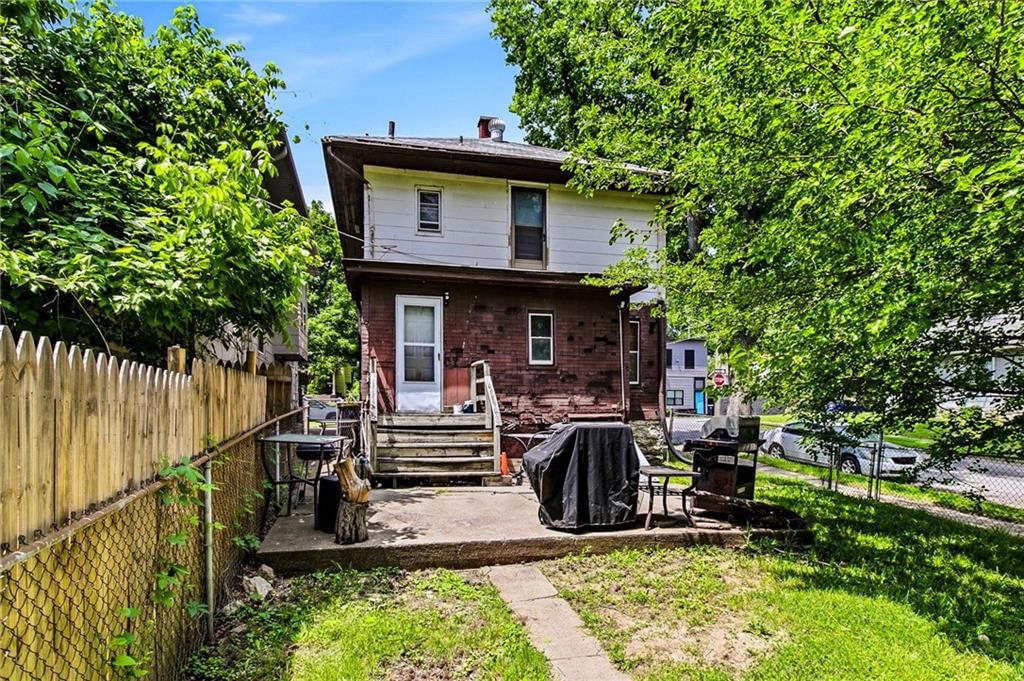 145 N White Avenue — photo 21