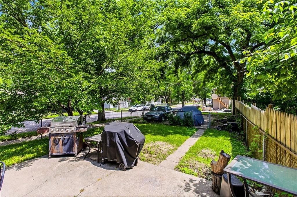 145 N White Avenue — photo 23