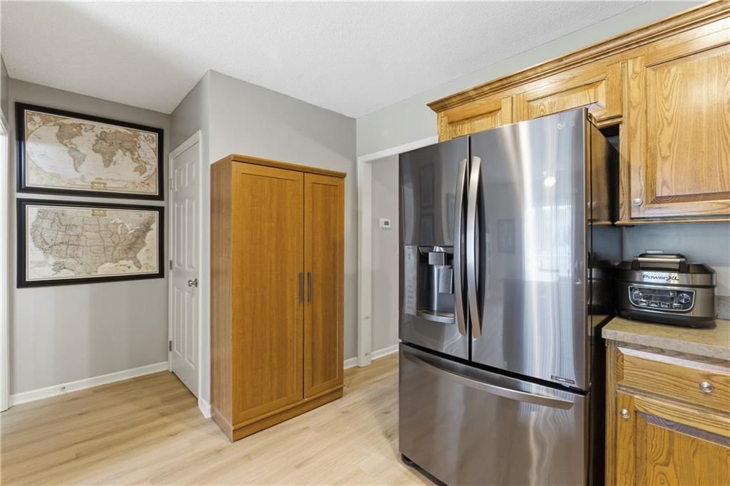 1859 W SPRUCE Street — photo 13