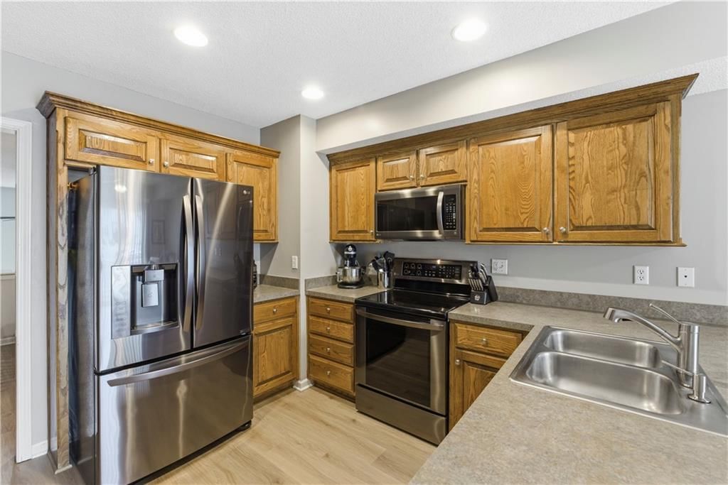 1859 W SPRUCE Street — photo 15