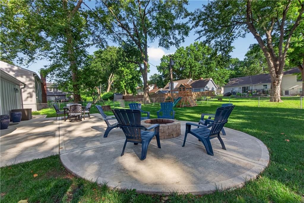 7721 W 96th Terrace — photo 41