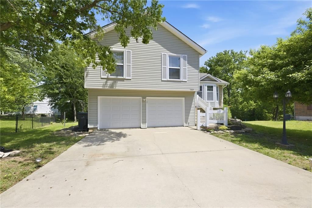 1407 W Prairie Terrace — photo 2