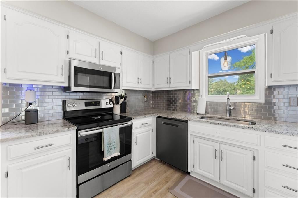 547 N Persimmon Drive — photo 8