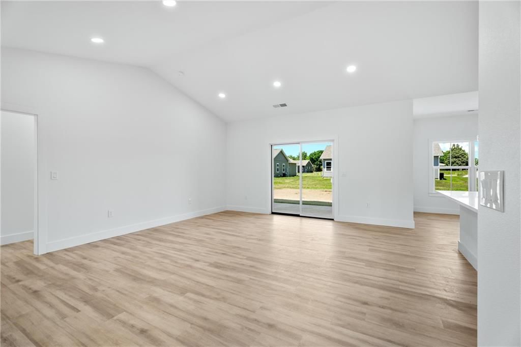 612 Catalpa Street — photo 8