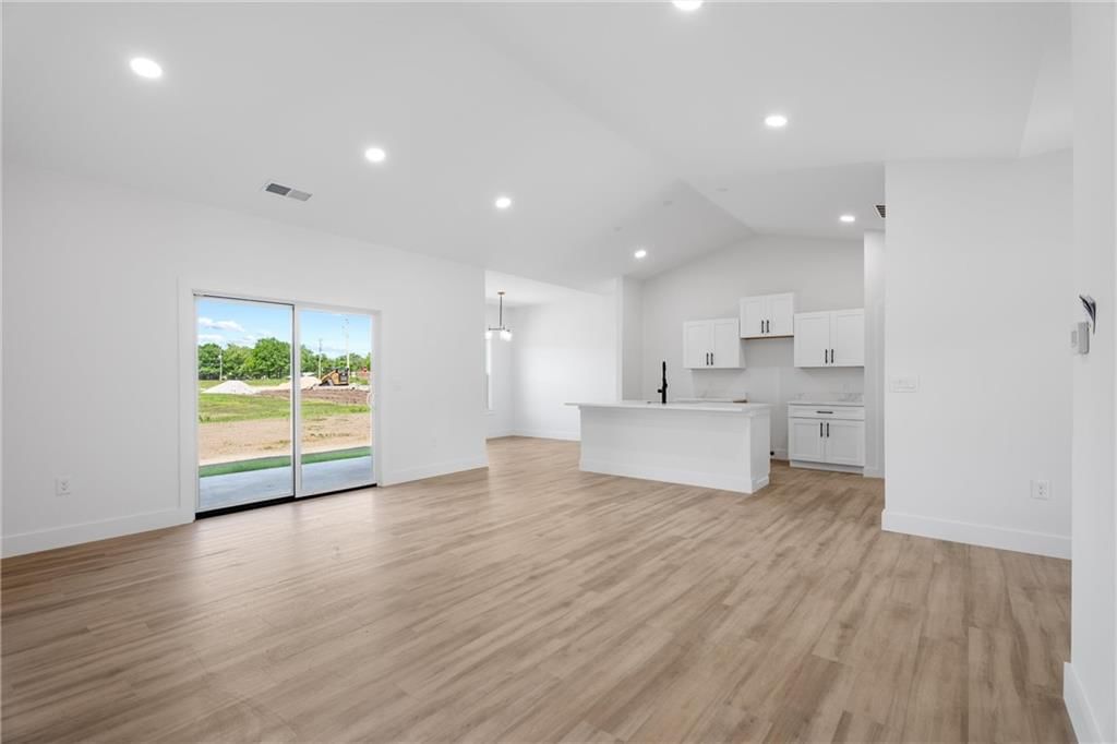 612 Catalpa Street — photo 9