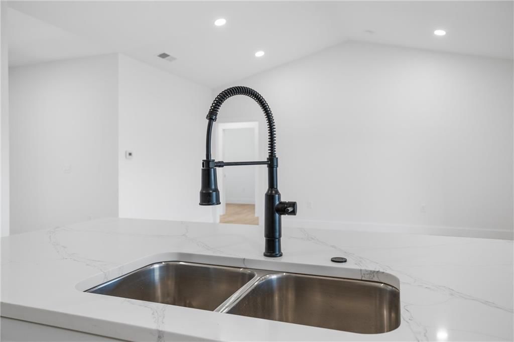 612 Catalpa Street — photo 17