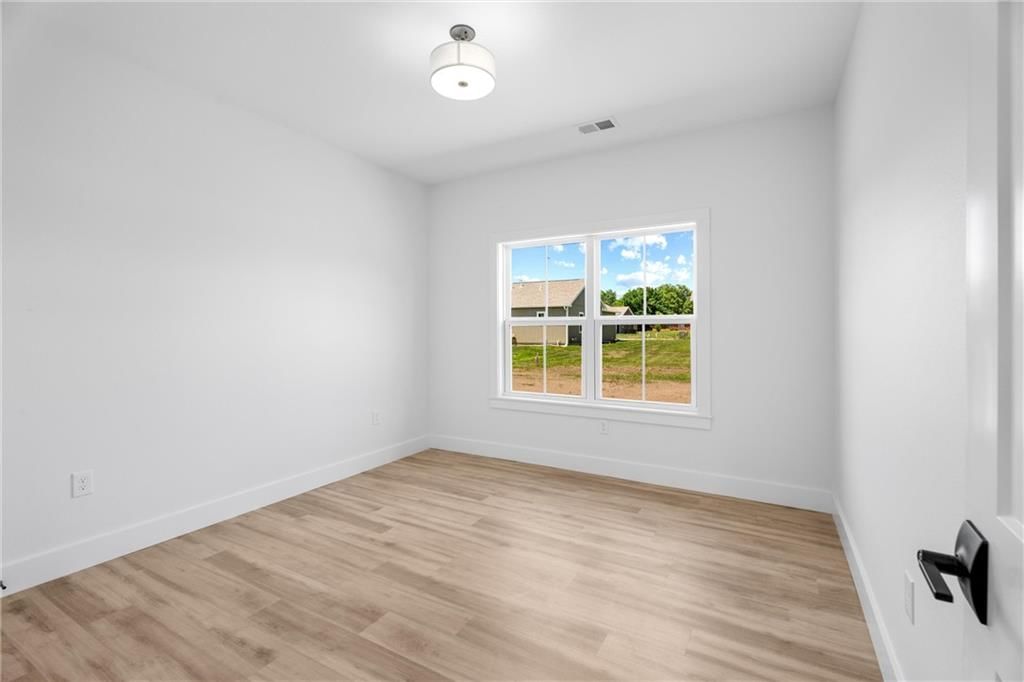 612 Catalpa Street — photo 36