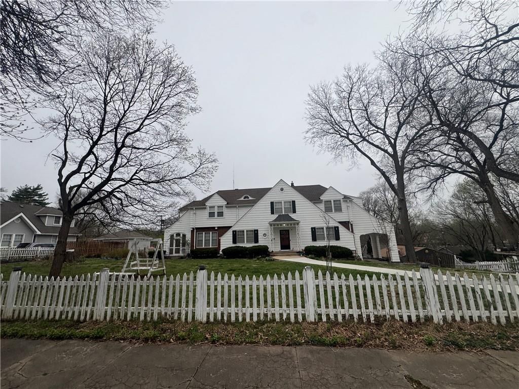 1410 S Broadway Street — photo 1