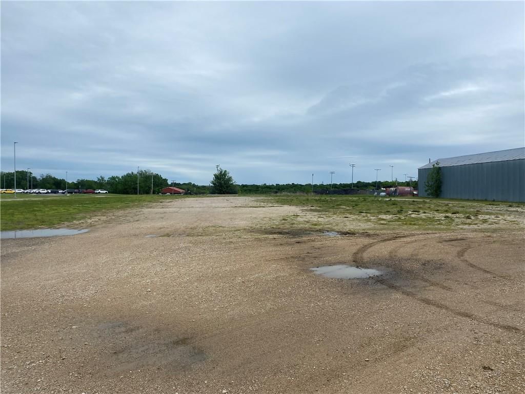 800 North Maple Street — photo 2
