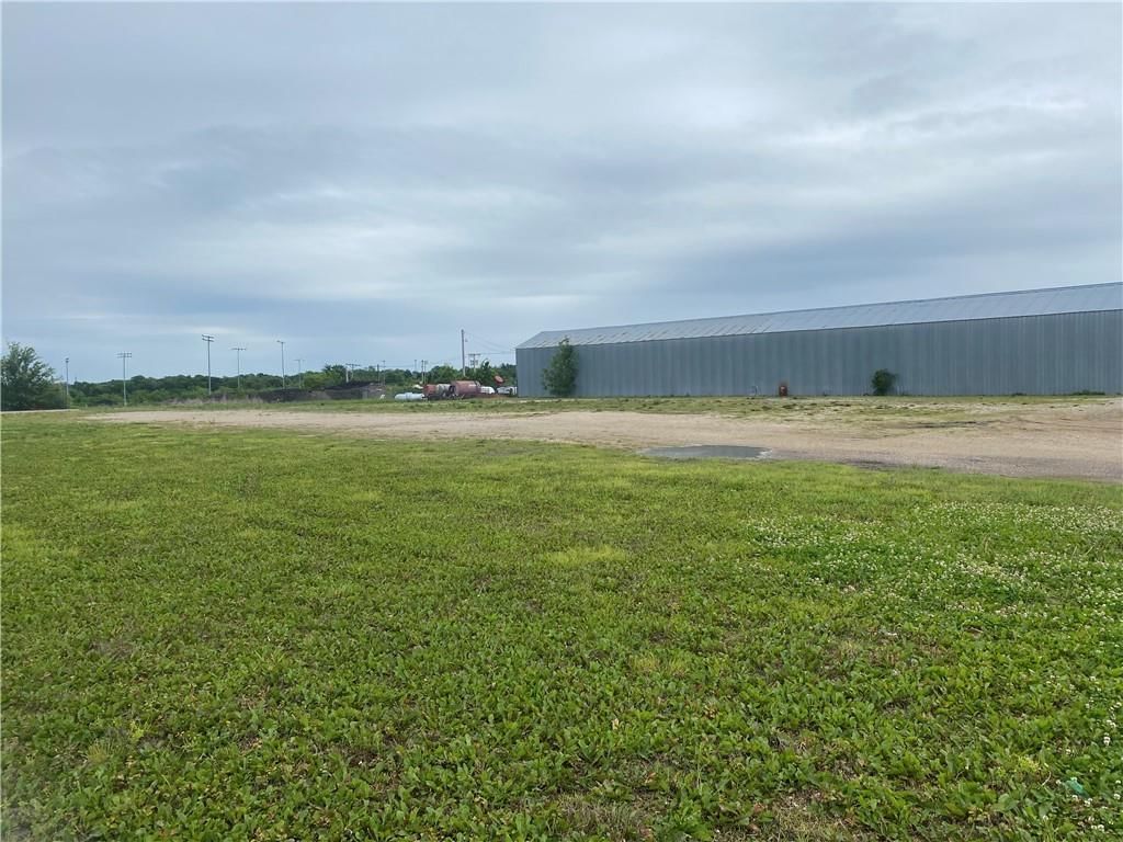 800 North Maple Street — photo 3