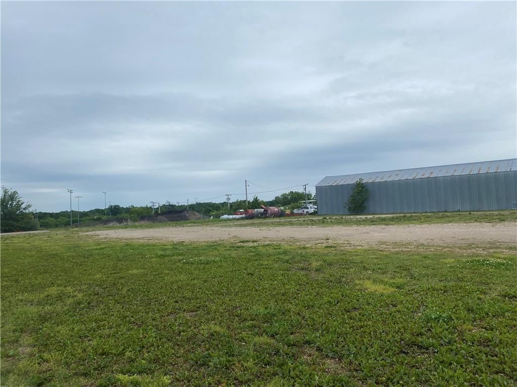 800 North Maple Street — photo 4