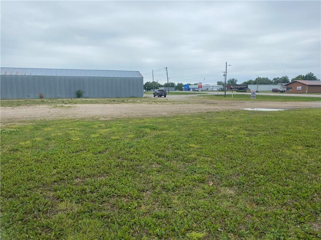800 North Maple Street — photo 5