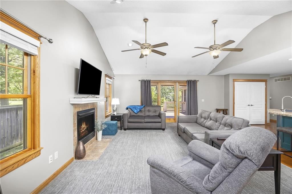 102 E Leighton Street — photo 7