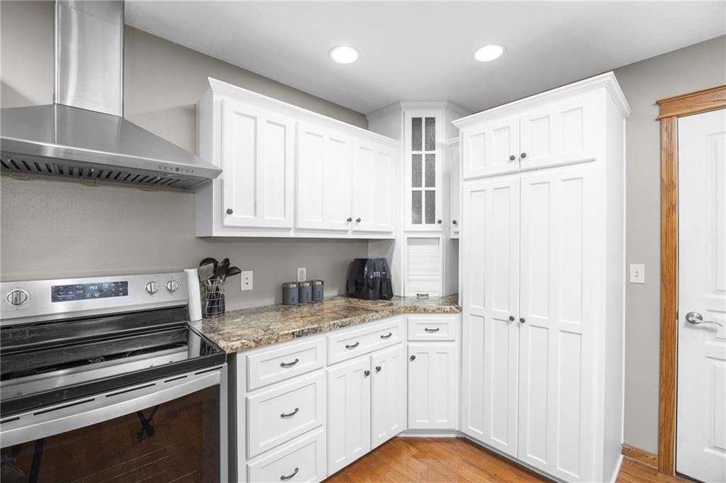 102 E Leighton Street — photo 9