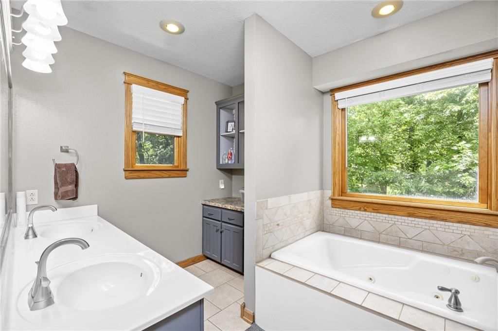 102 E Leighton Street — photo 16