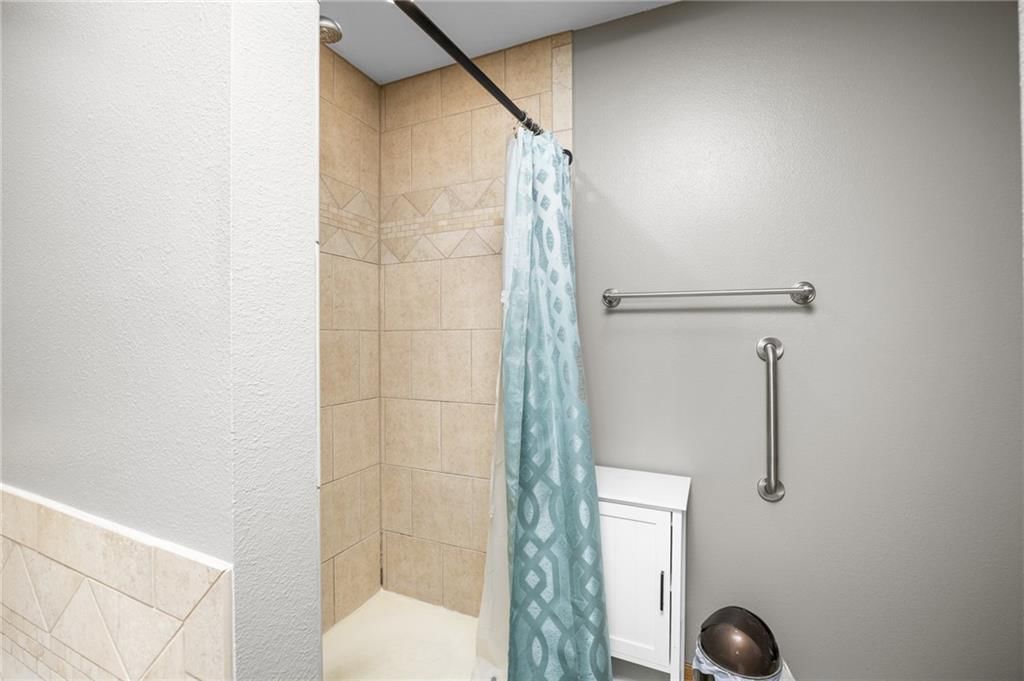 102 E Leighton Street — photo 17