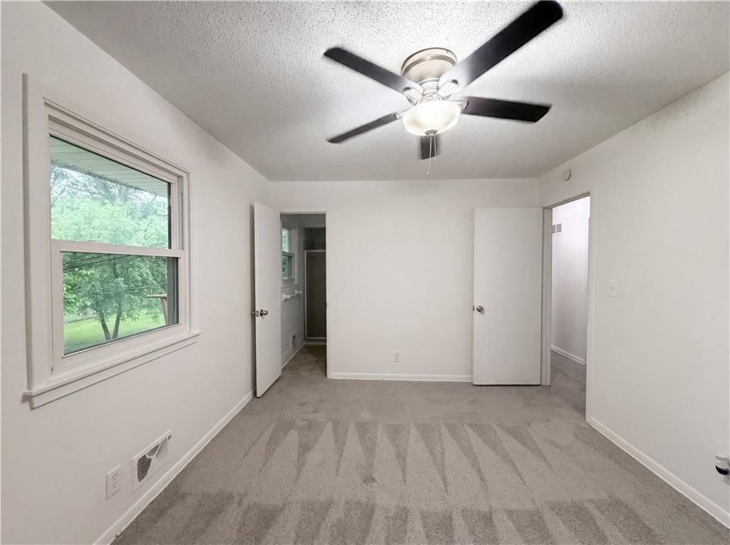 9401 E 84th Terrace — photo 4
