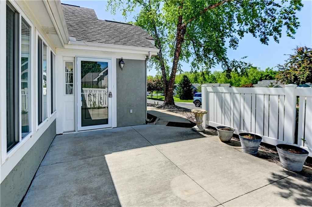 23113 W 71st Terrace — photo 2