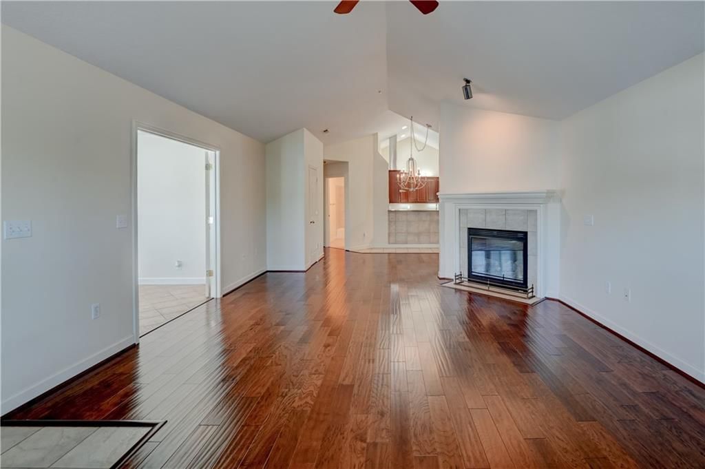 23113 W 71st Terrace — photo 8