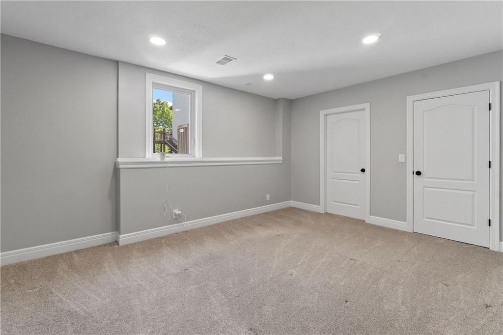 14500 Farley Street — photo 39