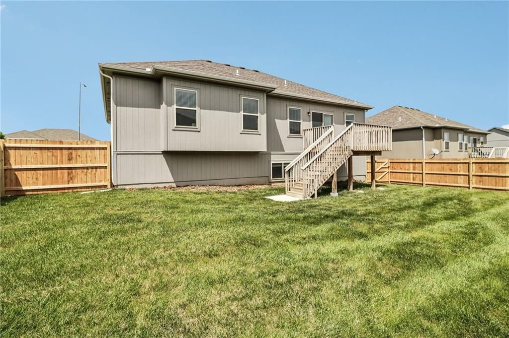 1205 NW Hilltop Lane — photo 28