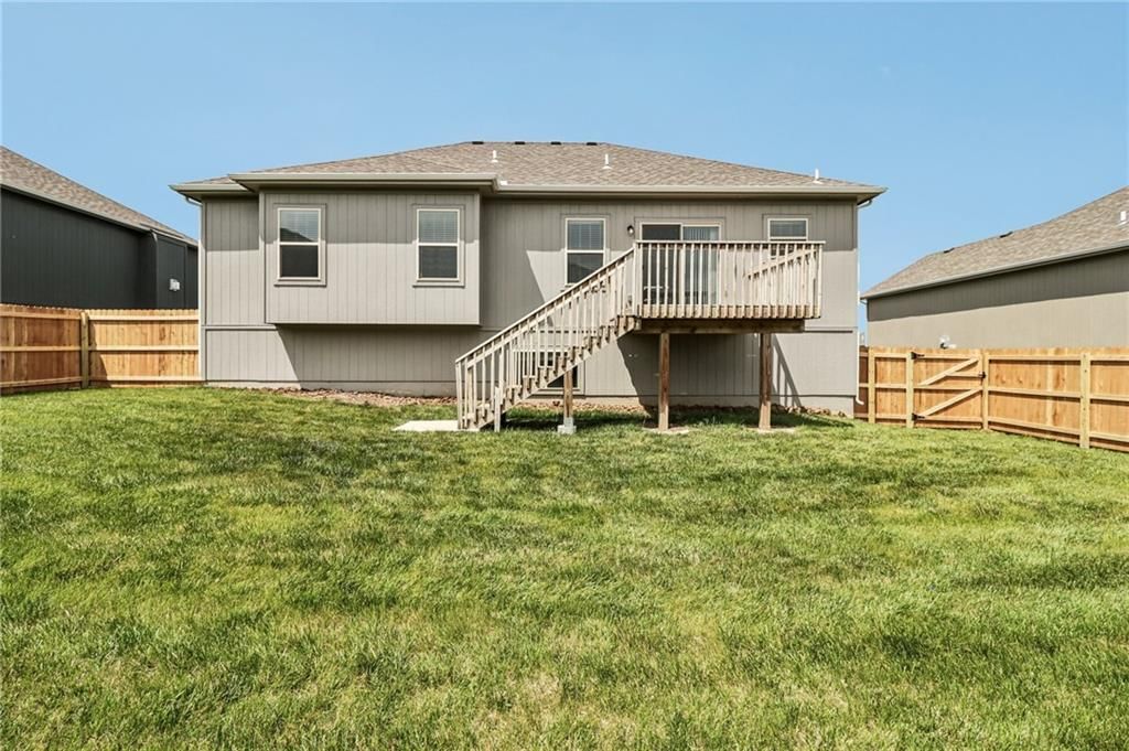 1205 NW Hilltop Lane — photo 29