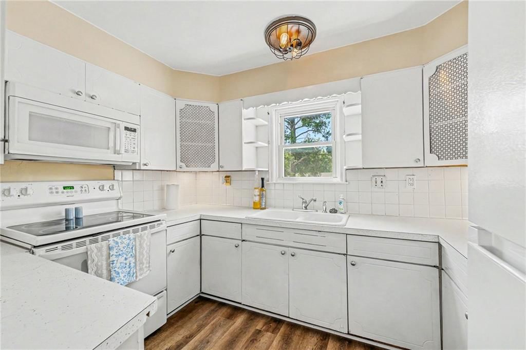 401 Maple Avenue — photo 9