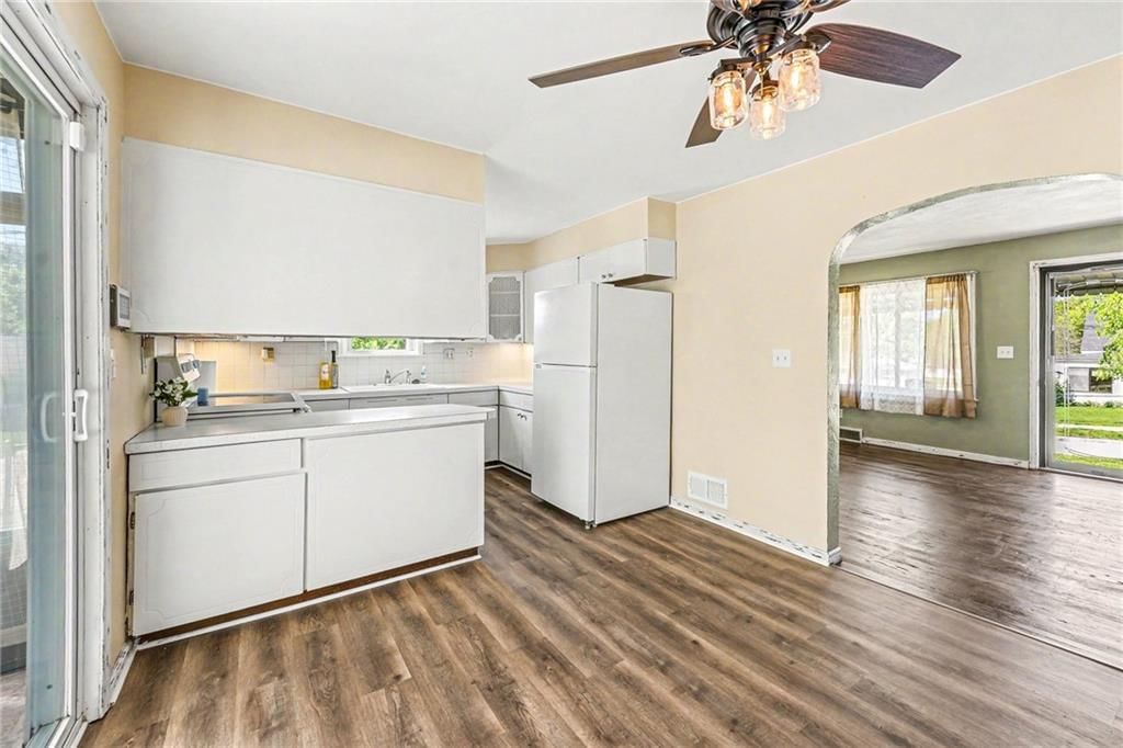 401 Maple Avenue — photo 11