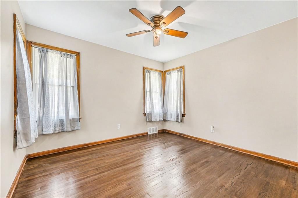 401 Maple Avenue — photo 12