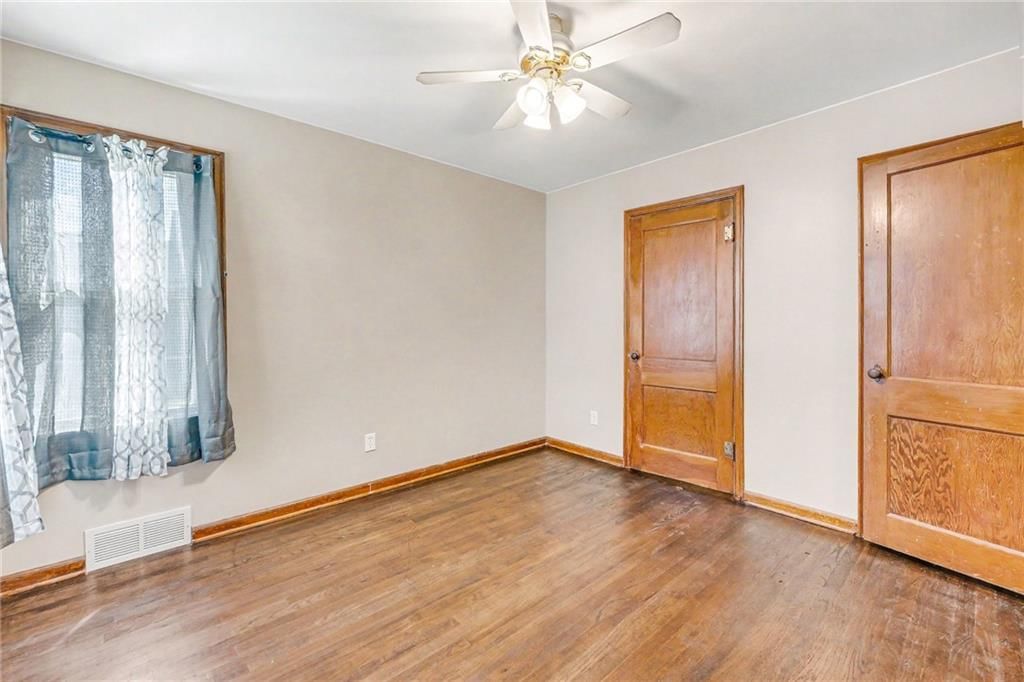 401 Maple Avenue — photo 17