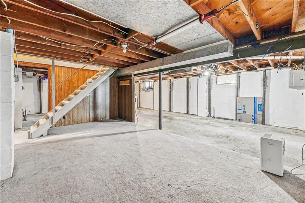 401 Maple Avenue — photo 18