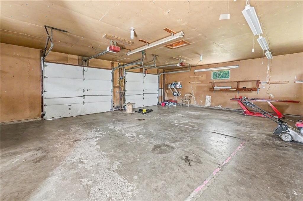 401 Maple Avenue — photo 19